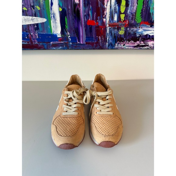 Veja Shoes - Veja‎ V-10 Suede Sneakers in Camel | Size 6